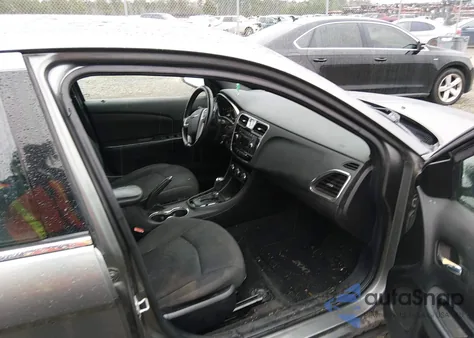 2013 Chrysler 200 Touring z USA, uszkodzony, nr VIN 1C3CCBBB2DN763570